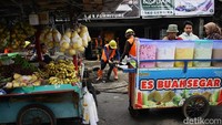 Pemerintah Provinsi DKI Jakarta menargetkan, jalur pedestrian tersebut menjadi akses aman, nyaman, dan ramah bagi warga yang setiap hari melintas di kawasan padat aktivitas perdagangan tersebut.