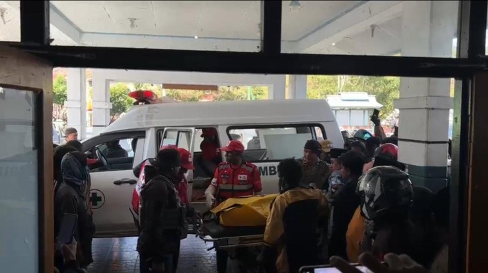 Seorang tukang ojek bernama Misto alias Pak De Kumis di Kabupaten Puncak Jaya, Papua Tengah, tewas ditembak orang tidak dikenal (OTK).