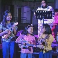 Genjreng Ukulele Bareng Tanpa Mandang Usia!