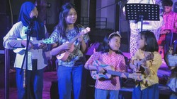 Genjreng Ukulele Bareng Tanpa Mandang Usia!