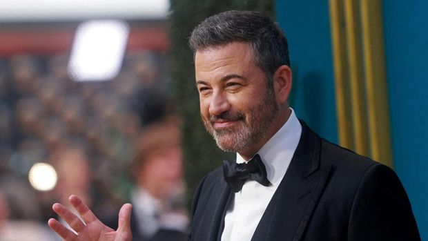 FILE PHOTO: Jimmy Kimmel arrives at the 74th Primetime Emmy Awards held at the Microsoft Theater in Los Angeles, U.S., September 12, 2022. REUTERS/Aude Guerrucci/File Photo