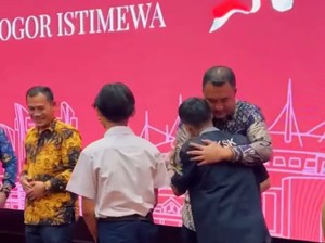 Viral Kakak Adik di Bogor Gantian Seragam-Sepatu, Ada Cerita Haru di Baliknya