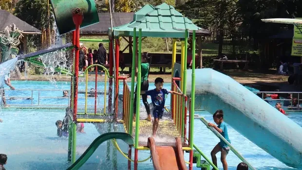 Atraksi wisata Boonpring yang menjadi unggulan Desa Wisata Sanankerto