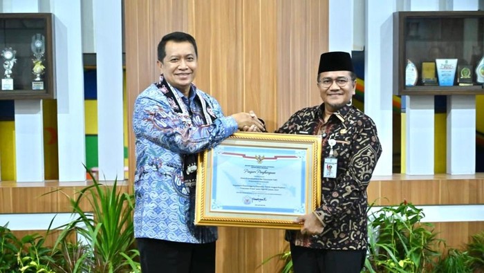 Wali Kota Jambi Maulana terima penghargaan dari KemenPANRB soal pelayanan publik
