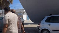 Kami terdampar di Kelibia, Tunisia. Ada sedikit masalah di kapal kami, yang telah kami perbaiki. Kami akan berlayar lagi besok, Insyaallah, tulis jelas Wanda Hamidah. Foto: Instagram @wandahamidahbsa