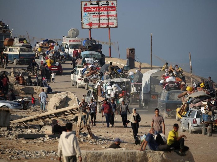 Displaced Palestinians move with their belongings southwards on a road in the Nuseirat refugee camp area in the central Gaza Strip following renewed Israeli evacuation orders for Gaza City on September 18, 2025. Israel has announced a major ground assault in Gaza City that it says is aimed at crushing Hamas in the Palestinian territorys largest urban hub. (Photo by Eyad BABA / AFP)