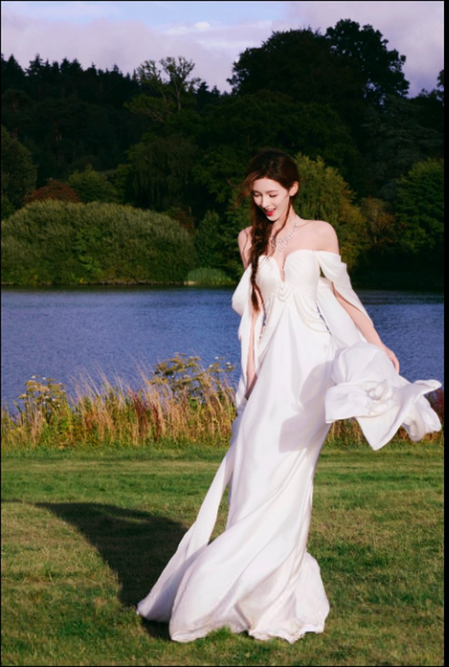 Zhang Yuxi sendiri memulai kariernya sebagai influencer, ia kemudian memasuki industri hiburan dengan menjadi model setelah berkencan dengan pewaris miliarder Wang Sicong. Foto: Instagram