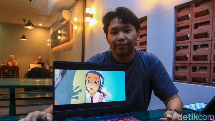 Anak Agung Gde Bagus Adhistya animator yang membuat animasi Ikan Mas Tur Dedari saat ditemui di Sleman, Jumat (19/9/2025).