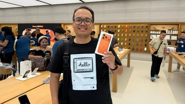 Antrean iPhone 17 di Apple Store Orchard Singapura