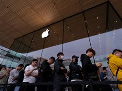 Antusias Warga Beijing Sambut Penjualan Perdana iPhone 17