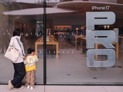 Antusias Warga Beijing Sambut Penjualan Perdana iPhone 17