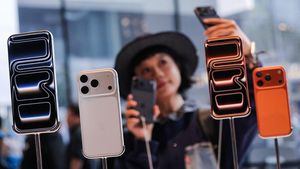 Antusias Warga Beijing Sambut Penjualan Perdana iPhone 17