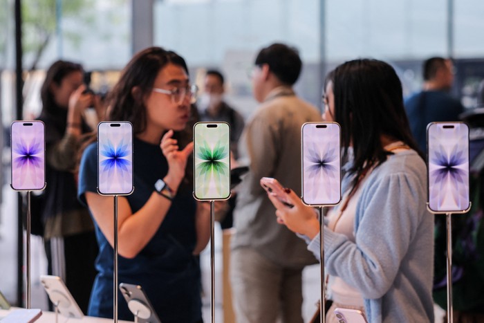 People queue outside of Apple store in Beijings Sanlitun area as the new iPhone 17 series smartphones go on sale in Beijing, China September 19, 2025. REUTERS/Maxim Shemetov