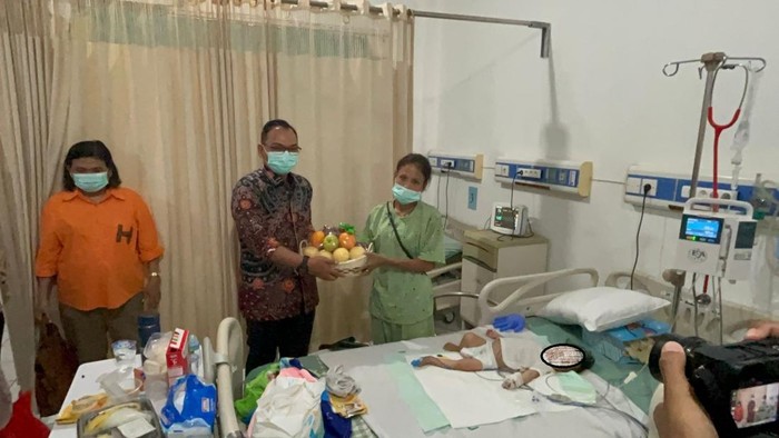 Bupati Seluma membesuk balita yang alami kecacingan