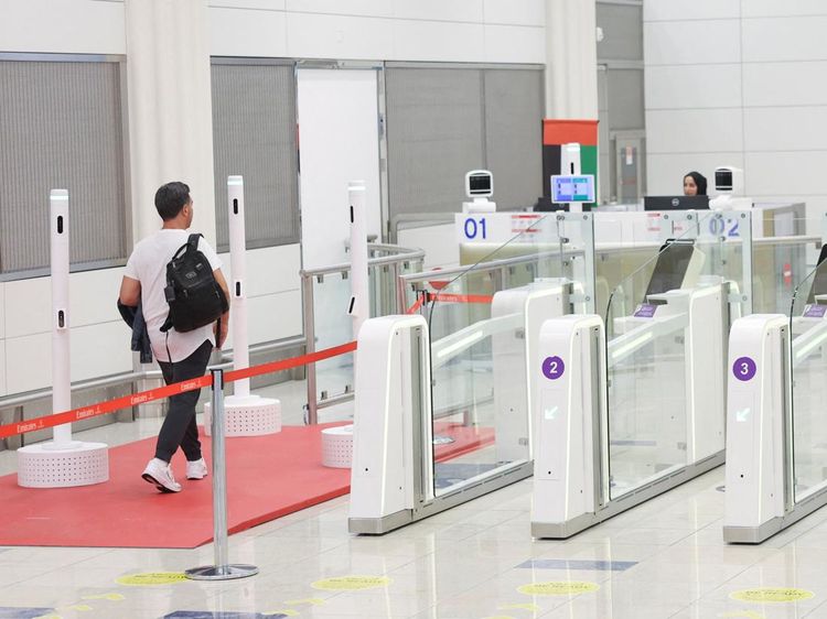 Bandara Dubai Hadirkan Terowongan Pintar, Lewat Imigrasi Tanpa Paspor