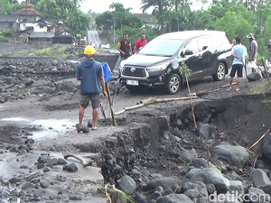 Banjir Lahar Semeru Kikis Jalan-Tanggul di Lumajang Sepanjang 30 Meter