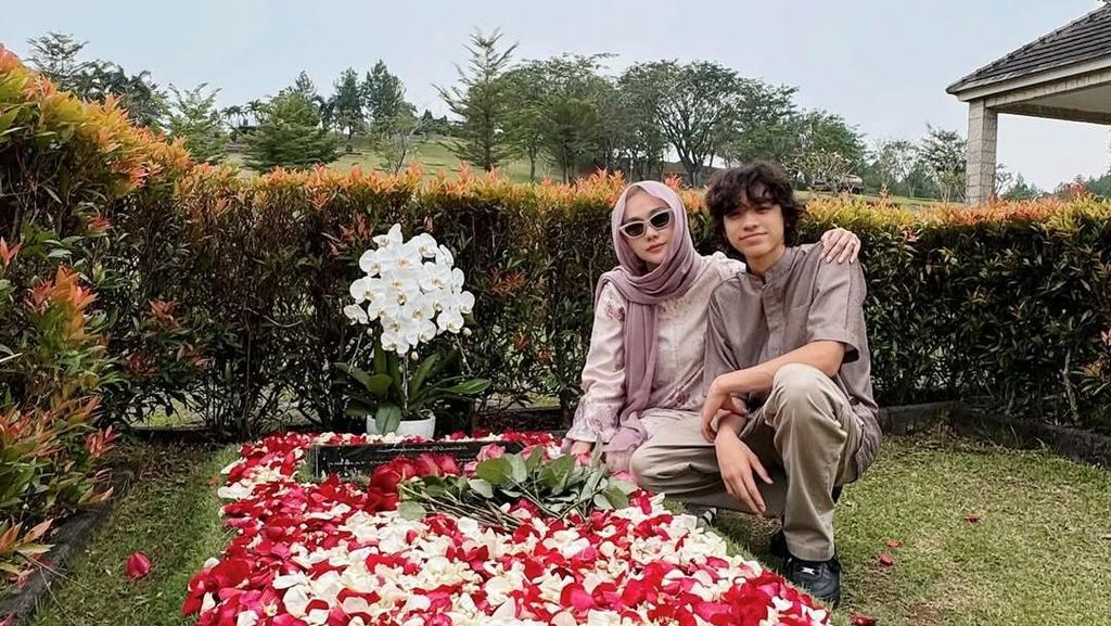 BCL dan Noah Nyekar ke Makam Ashraf: Kehangatamu Selimuti Kami