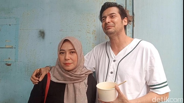 Boy Hamzah dan istri ditemui di Jalan Kapten P Tendean, Jakarta Selatan, Jumat (19/9/2025).