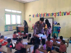 Dedikasi Bripka Hamzah di Desa Terluar Sulteng, Warga Menolak Kepindahannya