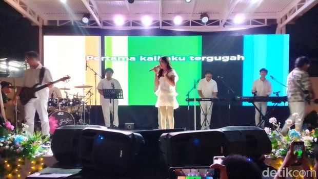 Brisia Jodie di acara mini showcase di kawasan Pamulang.