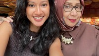 Artis cantik kelahiran 23 April 1996 dikenal hobi traveling di alam. Bali menjadi salah satu tempat favoritnya untuk traveling. Foto: Instagram/@clarestaufan
