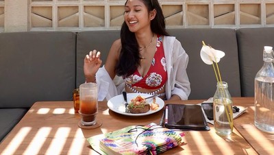 Claresta Taufan Rising Star yang Hobi Hangout di Kafe Bali