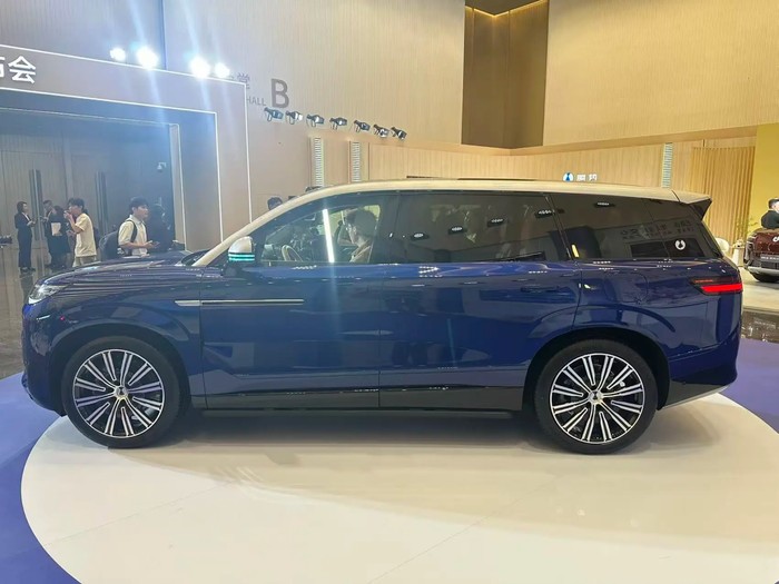 Denza N9 versi terbaru Denza N9 versi terbaru