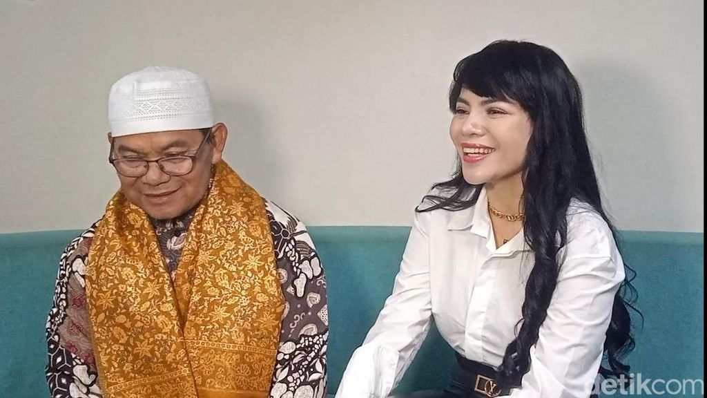 Cerita Dinar Candy Dipecut Ayah Pakai Sorban Ketahuan Nge-Band di Kafe