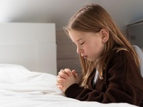 8 Contoh Doa Malam Sebelum Tidur Kristen Protestan Penuh Syukur dan Harapan