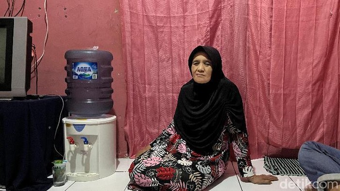 Emalia (55) ibunda Reni di Sukabumi