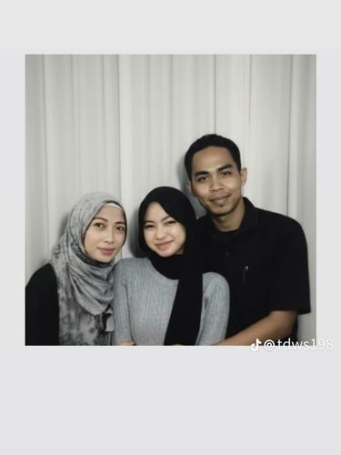 Gemini AI polaroid bareng orang tua.