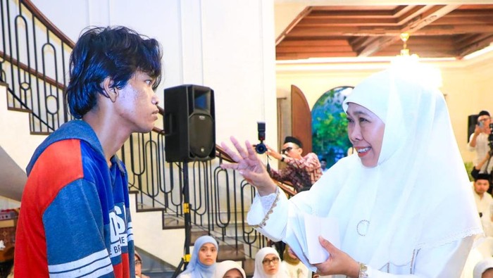 Gubernur Jatim Khofifah beri santunan untuk korban kebakaran di Jemur Wonosari Surabaya.
