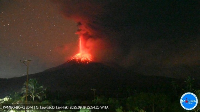 Gunung Lewotobi Laki-laki kembali meletus, Jumat (19/9/2025) malam.