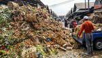 Gunungan Sampah Kembali Hantui Pasar Induk Caringin Bandung