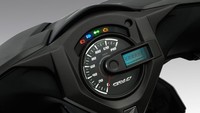 Sementara untuk ukuran motor pemula, fitur Honda BeAT terbaru di Malaysia tergolong lengkap. Karuan saja, kendaraan itu sudah dilengkapi pencahayaan full LED, panel instrumen semi-digital, soket pengisian daya ponsel, sistem nirkunci pintar, bagasi dengan kapasitas 12 liter dan ruang tambahan di dasbor untuk menaruh botol.  Foto: Doc. Honda Malaysia