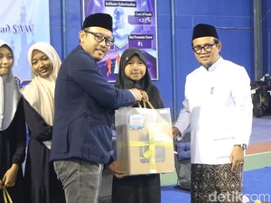 Aksi Pekerja Iuran Seikhlasnya untuk Santuni Santri di Pati