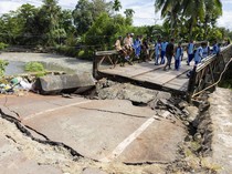 Video Dampak Gempa M 6,5 di Nabire: Kantor Bupati-Bandara Rusak