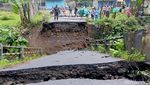 Jembatan Penghubung Antar Kecamatan di Lumajang Ambruk