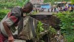 Diterjang Banjir, Jembatan Antar Kecamatan di Lumajang Putus