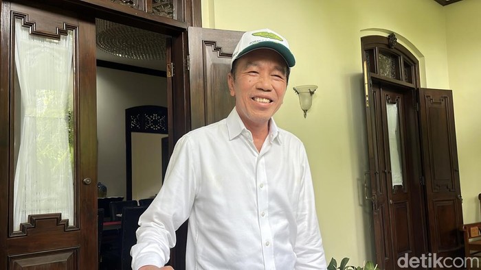 Presiden Ke-7 RI, Joko Widodo (Jokowi), ketika ditemui di kediamannya di Sumber, Banjarsari, Solo, Jumat (19/9/2025).