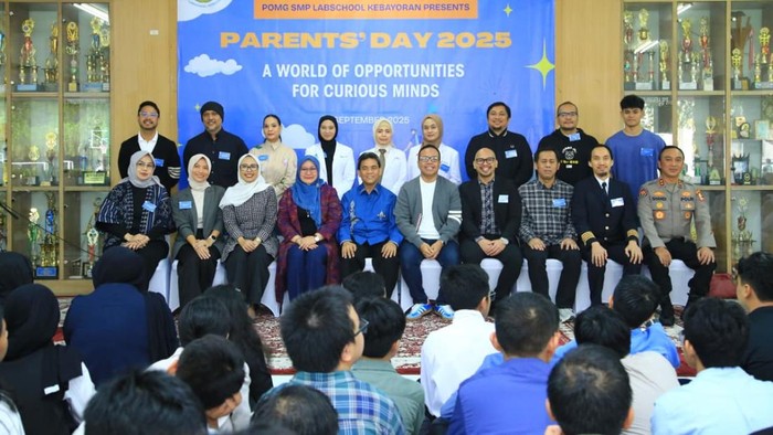 Kadiv Humas Polri sosialisasikan tugas polisi di Parents Day Labschool Kebayoran, Jalkarta Selatan.
