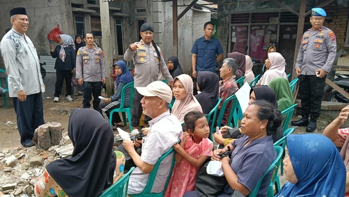 Kapolres Serang AKBP Condro Sasongko cek rumah-rumah warga terdampak puting beliung di Cikande