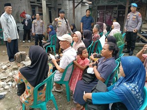 Puting Beliung Rusak 25 Rumah Warga Cikande, Polres Serang Biayai Perbaikan