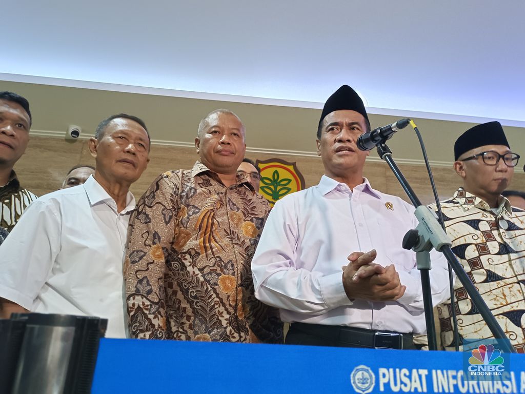 Konferensi pers tentang Lartas Impor Ethano dan Singkong di kantor Kementerian Pertanian (Kementan), Jakarta, Jumat (19/9/2025). (CNBC Indonesia/Martyasari Rizky)