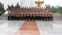 Irjen Agus menegaskan peringatan Hari Lalu Lintas Bhayangkara ke-70 dan Hari Keselamatan LLAJ Nasional ke-1 ini membawa pesan penting untuk pengabdian dan tanggung jawab moral petugas kepolisian lalu lintas dalam menjaga keselamatan masyarakat di jalan raya.