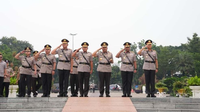 Korlantas Polri Ziarah ke TMP Kalibata Korlantas Polri Ziarah ke TMP Kalibata