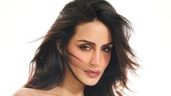 Cantiknya Larissa Bonesi, Disebut-sebut Calon Mantu Shah Rukh Khan