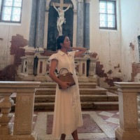 Selagi jalan-jalan, Lee Min Jung tentu mengabadikan momennya selagi menemani suami mempromosikan filmnya ‘No Other Choice’ di Festival Film Internasional Venice. Ia tampak mengunjungi sebuah gereja. Foto: Instagram @216jung