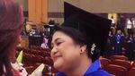 Marion Jola Antarkan Ibunda Wisuda Magister Teologi pada Usia 52 Tahun