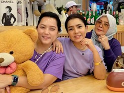 Foto Kompak Kebersamaan Mayangsari & Saudara Perempuannya, Jadi Momen Langka